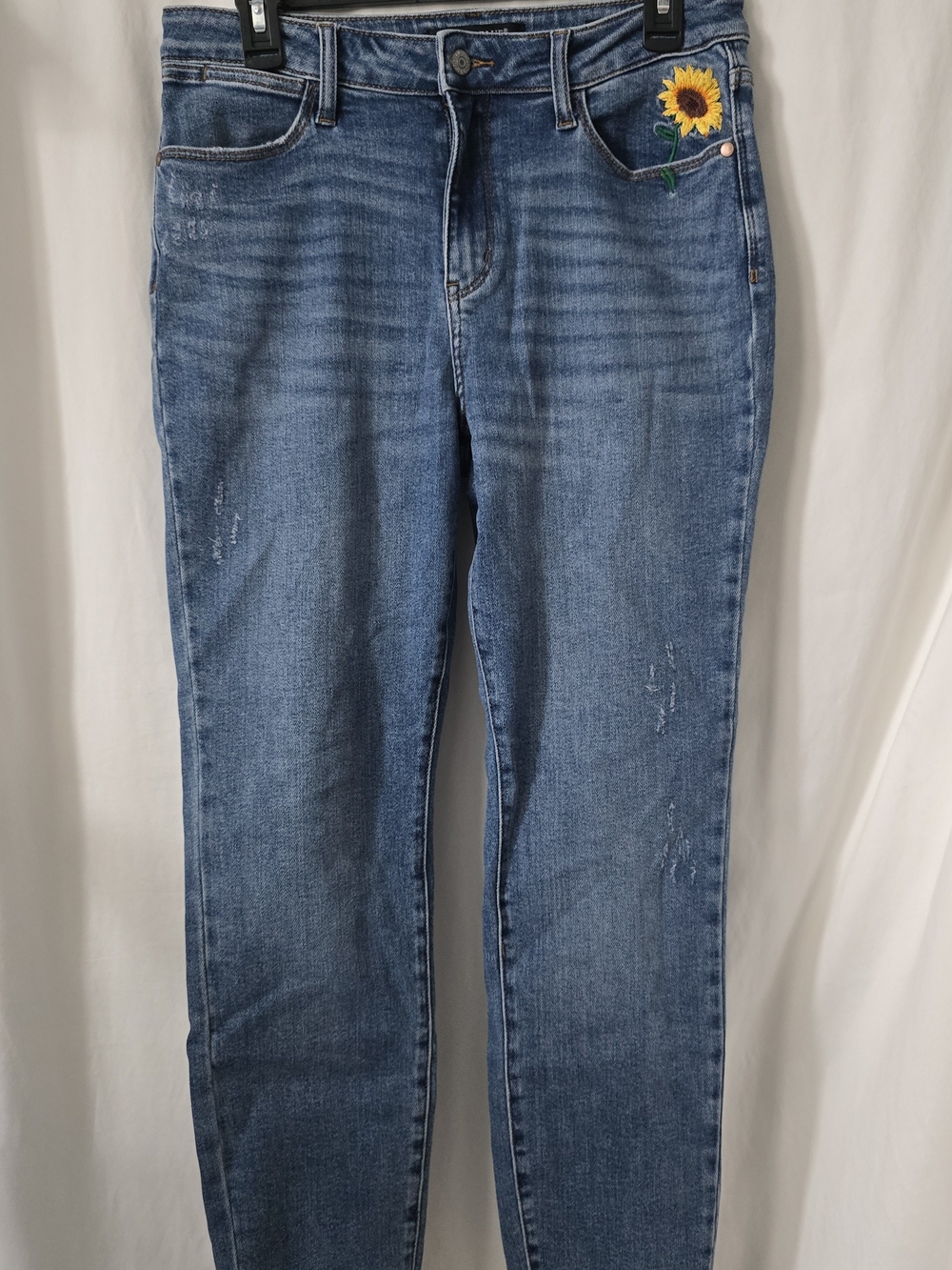 Judy Blue Sunflower Embroidered High-Rise Relaxed Fit Jeans 9 29